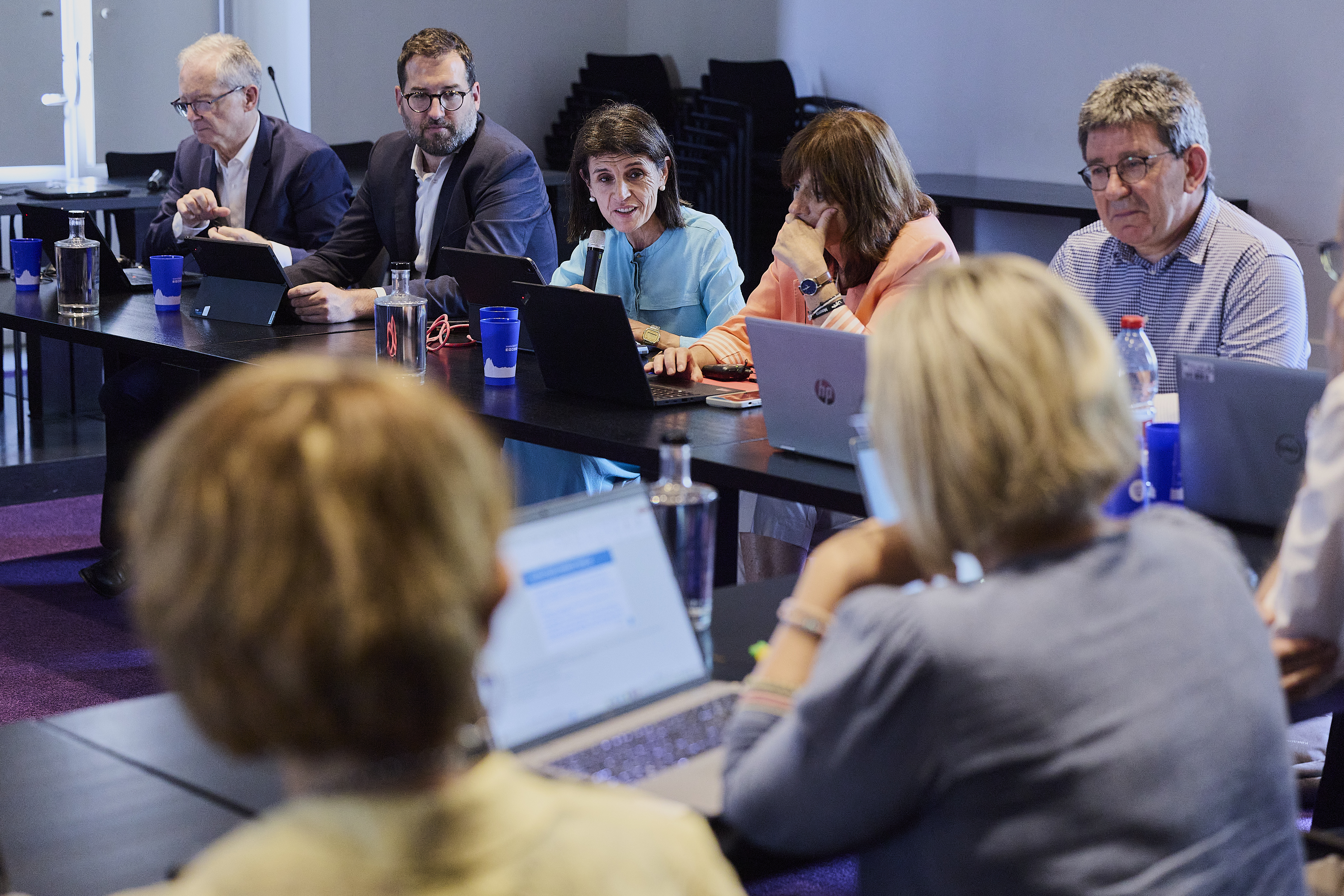 Representantes del Gobierno Vasco y del Departamento de los Pirineos Atlánticos durante la reunión que abrió una nueva etapa de colaboración en Baiona, el 9 de julio de 2026. La cooperación transfronteriza con Iparralde es clave para la proyección exterior vasca.