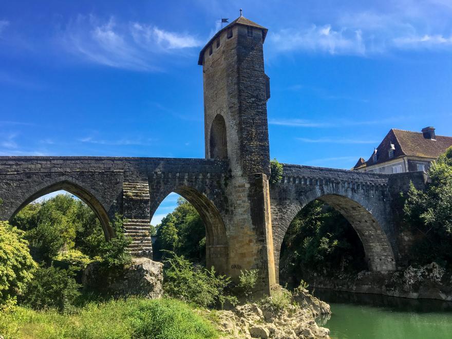 El fortificado Puente Viejode Orthez.