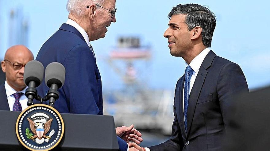 El presidente de EEUU, Joe Biden, saluda al ‘premier’ británico, Rishi Sunak. | FOTO: E.P.