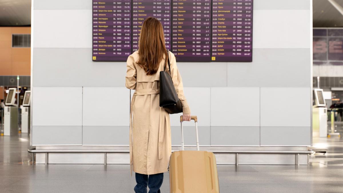 Una mujer en el aeropuerto