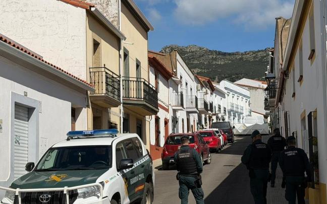 Calle de Hornachos en la que se han centrando los registros de la Guardia Civil.