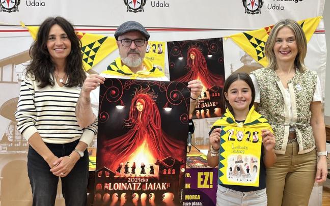 Amaia Gómez de Segura, Luis Ángel Argote, Nahia Altuna y Leire Artola con los carteles de las Loinatz Jaiak de Beasain / Eider Cáceres Ayestaran Amaia Gómez de Segura, Luis Ángel Argote, Nahia Altuna y Leire Artola con los carteles de las Loinatz Jaiak de Beasain
