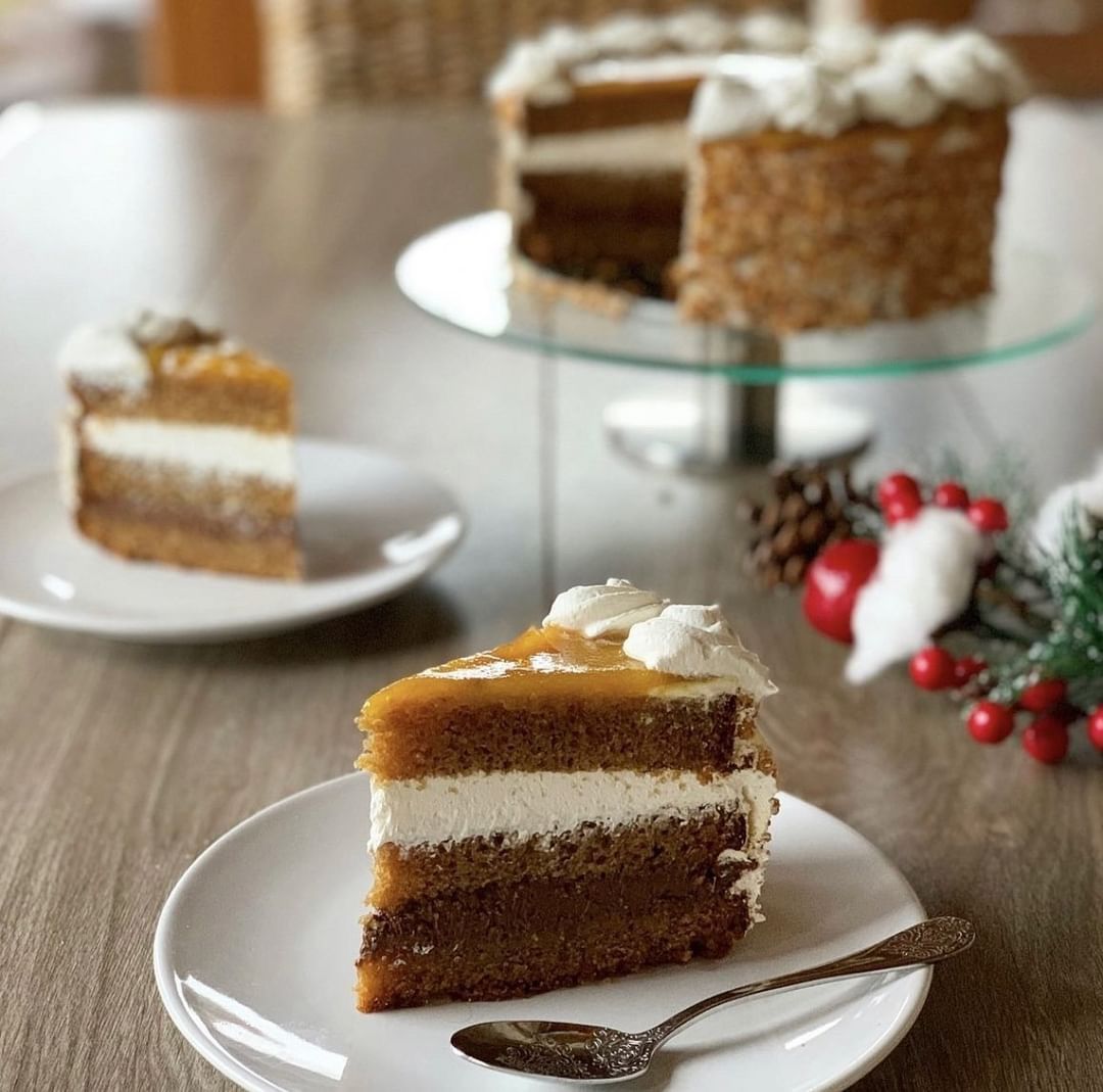 Disfruta de una deliciosa tarta San Marcos hecha en casa.