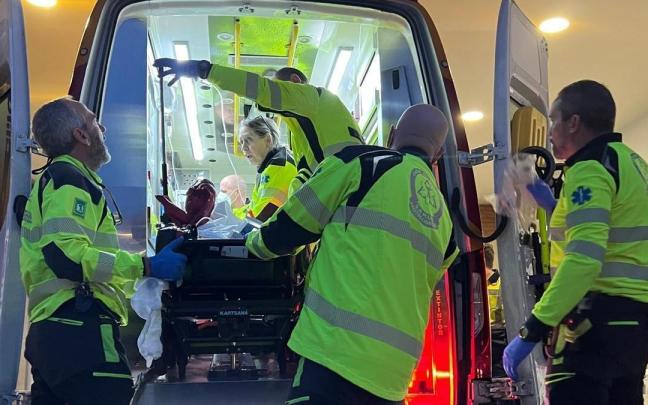 La mujer fue apuñalada dos veces en el abdomen.