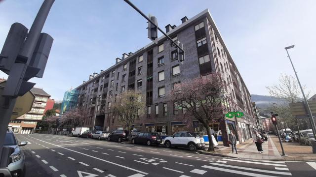 Edificio de Laudio en el que se están habilitando los nuevos recursos para personas con discapacidad intelectual de Aiaraldea