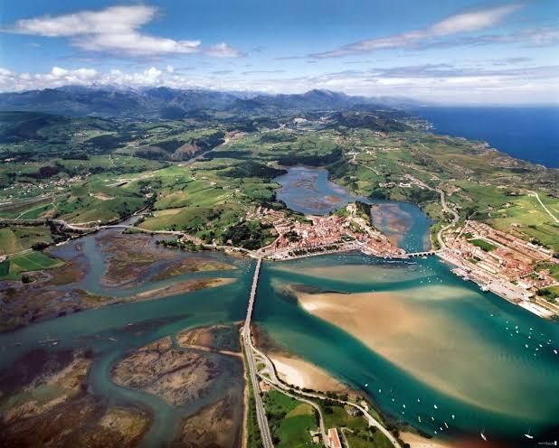 El puente de los deseos de San Vicente de la Barquera.