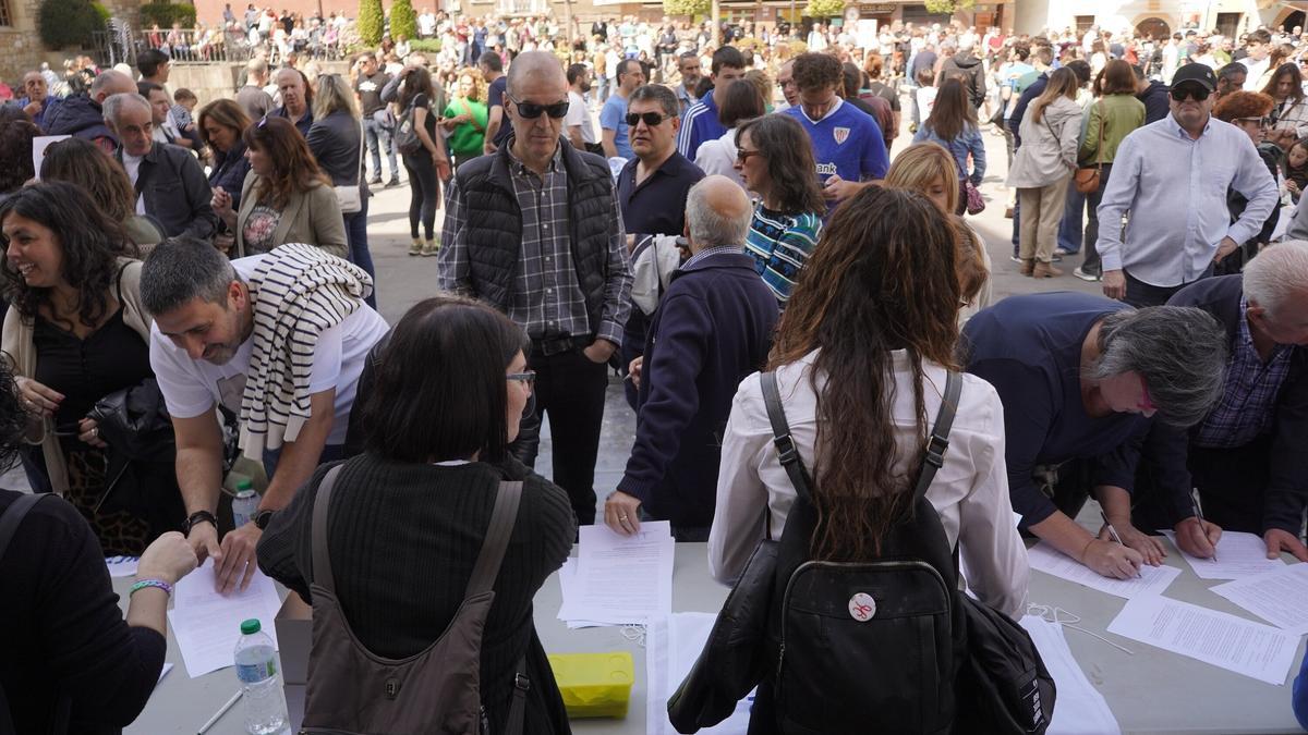 Hay disponible un escrito de alegaciones que la población ha podido firmar antes de la manifestación