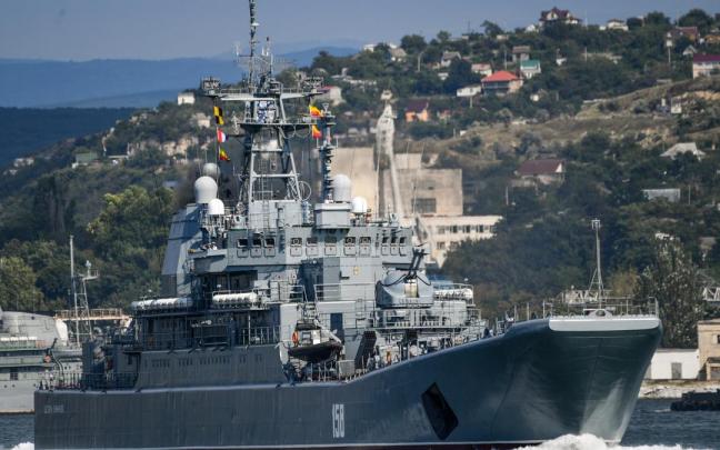 El buque 'Caesar Kunikov' de la marina rusa en Sebastopol, Crimea. El buque 'Caesar Kunikov' de la marina rusa en Sebastopol, Crimea.