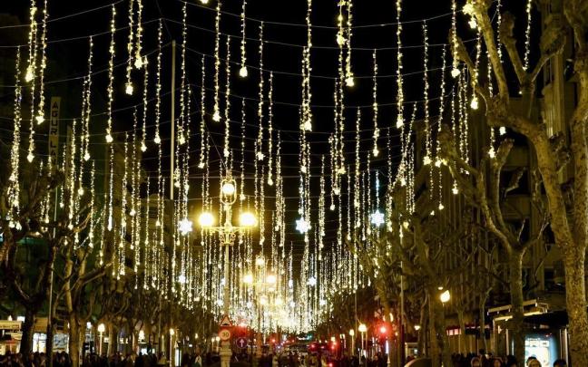 Alumbrado navideño en una foto de archivo