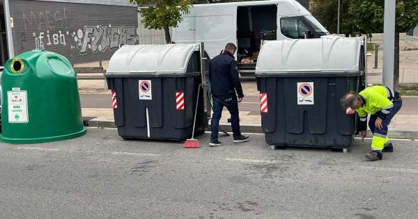 Contenedores de Gasteiz en los que se ha instalado el nuevo sistema contra vuelcos. Fotos: Ayuntamiento de Gasteiz