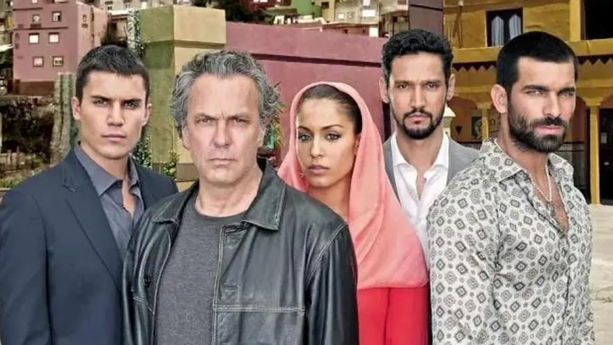 Álex González, José Coronado, Hiba Abouk, Stany Coppet y Rubén Cortada, en una imagen promocional de la serie ‘El príncipe’