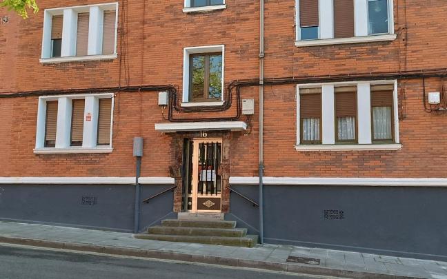 Inmueble en el que se ubica la vivienda de la anciana. M. A. PARDO Inmueble en el que se ubica la vivienda de la anciana. M. A. PARDO