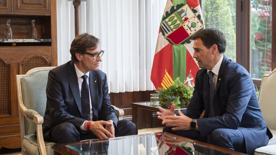 Salvador Illa e Imanol Pradales se reúnen en Ajuria Enea.