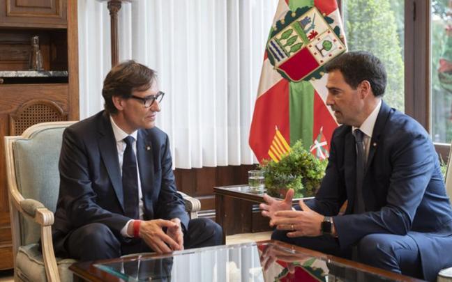 Salvador Illa e Imanol Pradales se reúnen en Ajuria Enea.