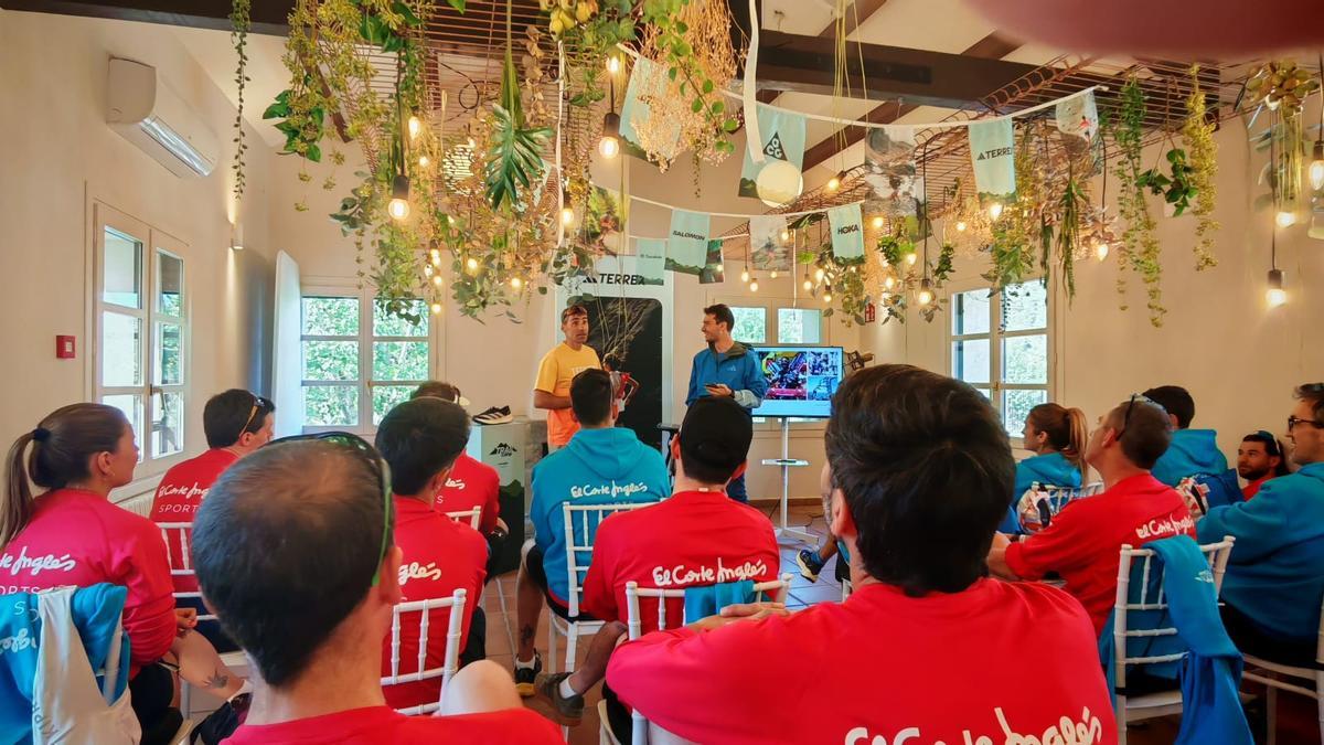 Charla de material en el camp