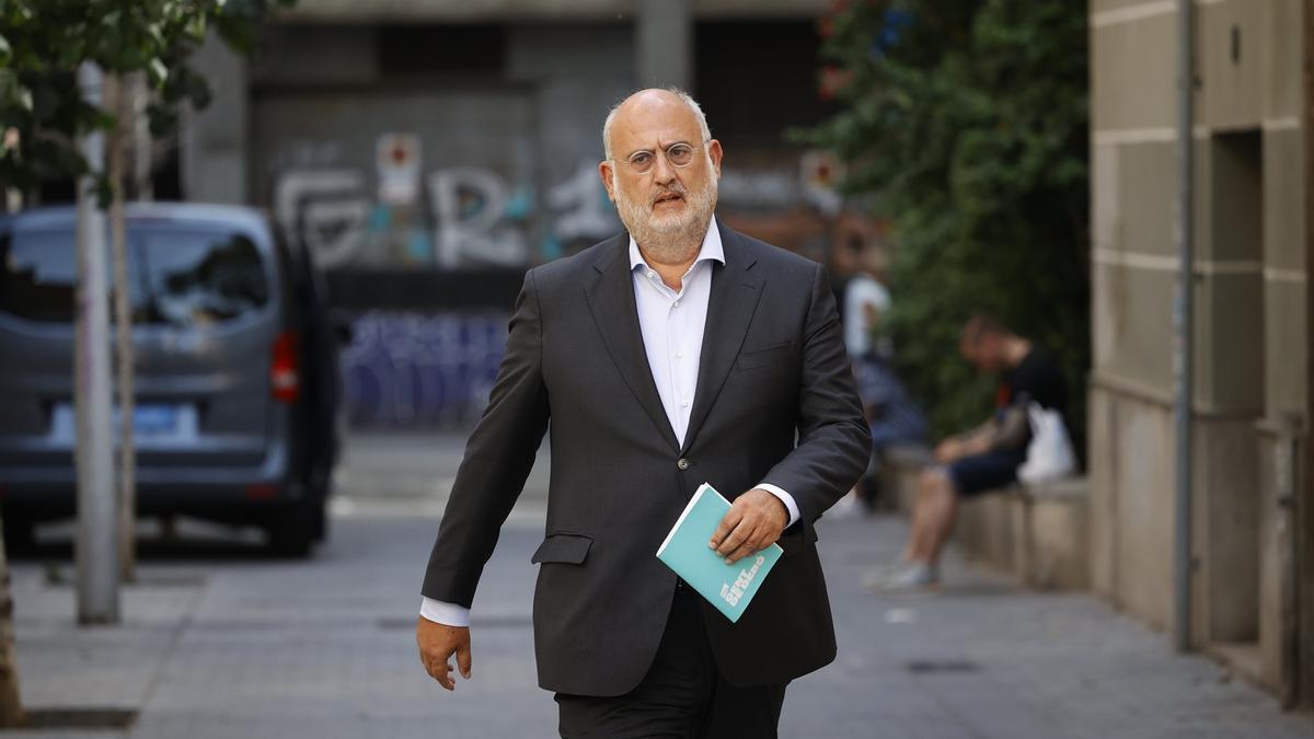 El diputado de Junts Eduard Pujol I Bonell a su llegada a una reunión de la ejecutiva de Junts.