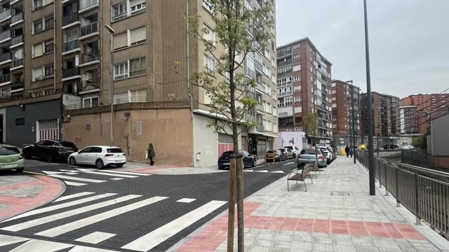 Nueva imagen de la calle Zumalakarregi de Basauri tras su reurbanización