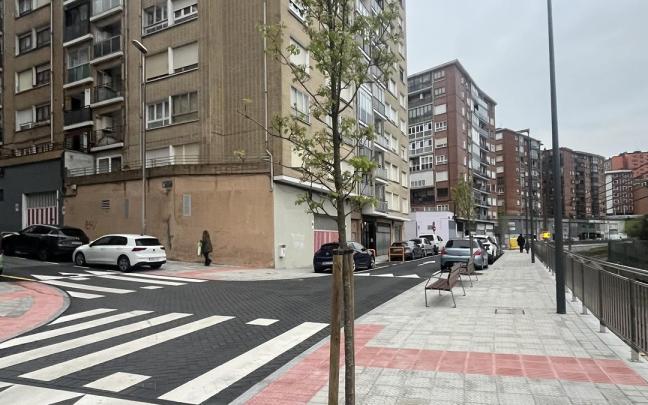 Nueva imagen de la calle Zumalakarregi de Basauri tras su reurbanización