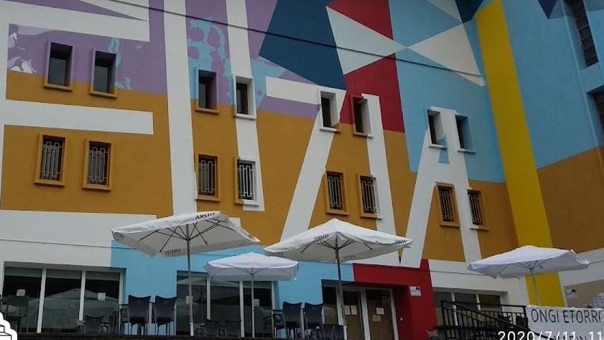 Exterior del bar de Eltzia, el vivero de cultura, arte, creatividad y dinamización vecinal
