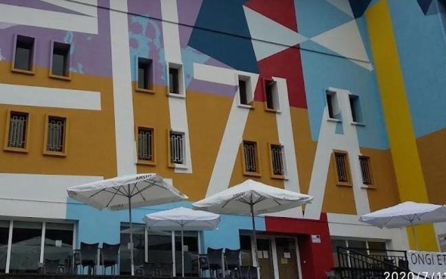 Exterior del bar de Eltzia, el vivero de cultura, arte, creatividad y dinamización vecinal