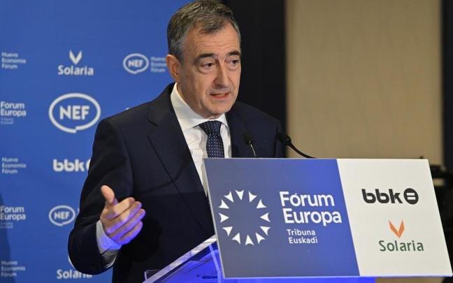 El presidente del PNV, Aitor Esteban, analiza la actualidad política en una conferencia-coloquio en el 'Fórum Europa. Tribuna Euskadi'.