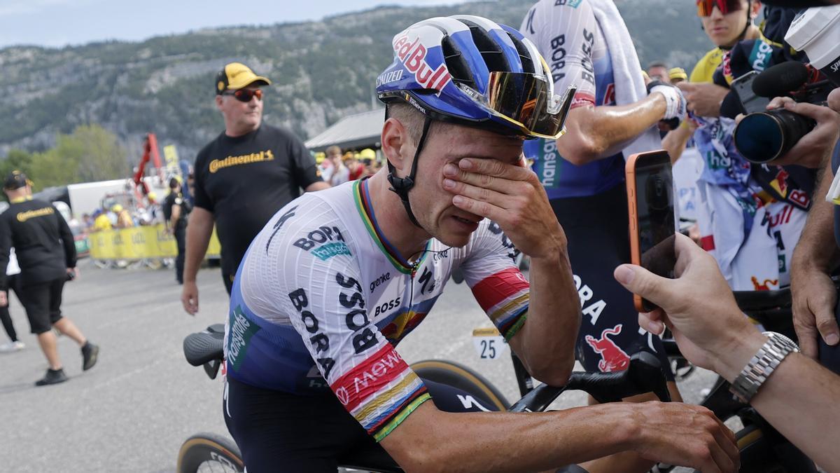 Evenepoel, emocionado tras la victoria.