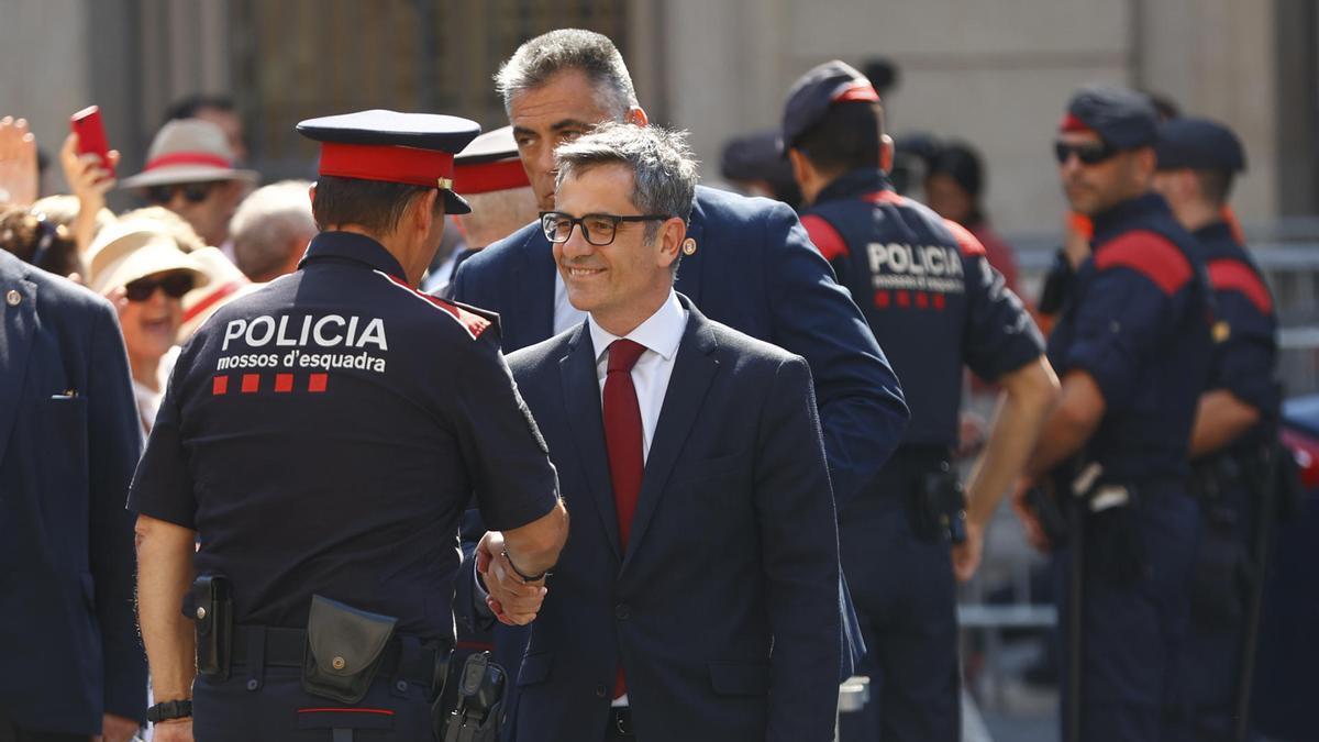 El ministro de la Presidencia, Félix Bolaños, en la toma de posesión de Salvador Illa.