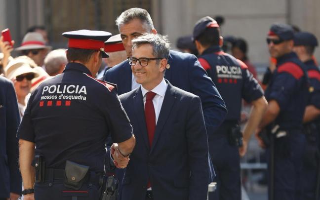 El ministro de la Presidencia, Félix Bolaños, en la toma de posesión de Salvador Illa.