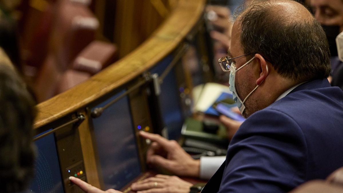 El diputado Alberto Casero en la sesión plenaria en el Congreso, 15 de febrero de 2022.