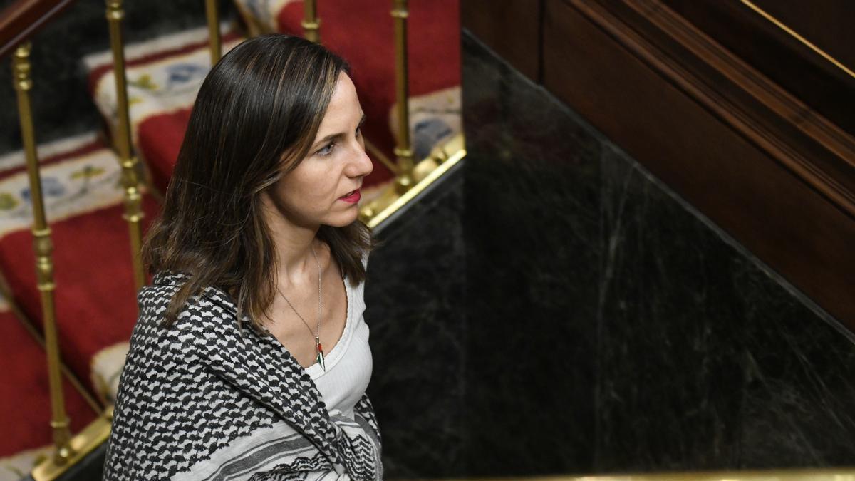 La secretaria general de Podemos, Ione Belarra, a su salida de una sesión plenaria extraordinaria en el Congreso.