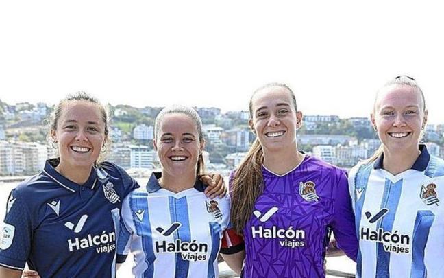 Amaiur Sarriegi, Nerea Eizagirre, Elene Lete y Sanni Franssi posan en la terraza del hotel Lasala Plaza de Donostia.
