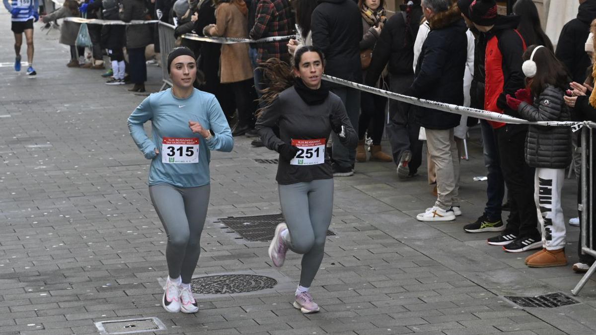 Multitudinaria San Silvestre en Beasain para despedir el 2024