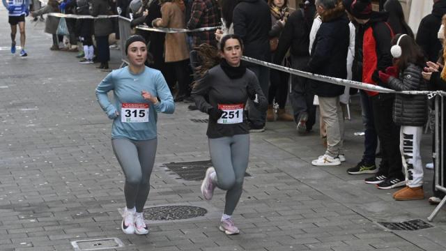 Multitudinaria San Silvestre en Beasain para despedir el 2024