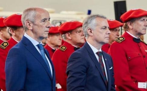 Acto anual de entrega de condecoraciones y felicitaciones al mérito policial, así como de recuerdo y homenaje a las y los agentes fallecidos en acto de servicio. Acto anual de entrega de condecoraciones y felicitaciones al mérito policial, así como de recuerdo y homenaje a las y los agentes fallecidos en acto de servicio.