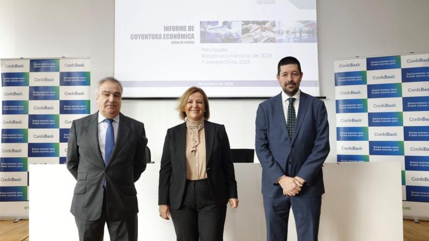 Eduardo Aréchaga, Tamara Yagüe y Pablo Martín, en la presentación del informe de Confebask.