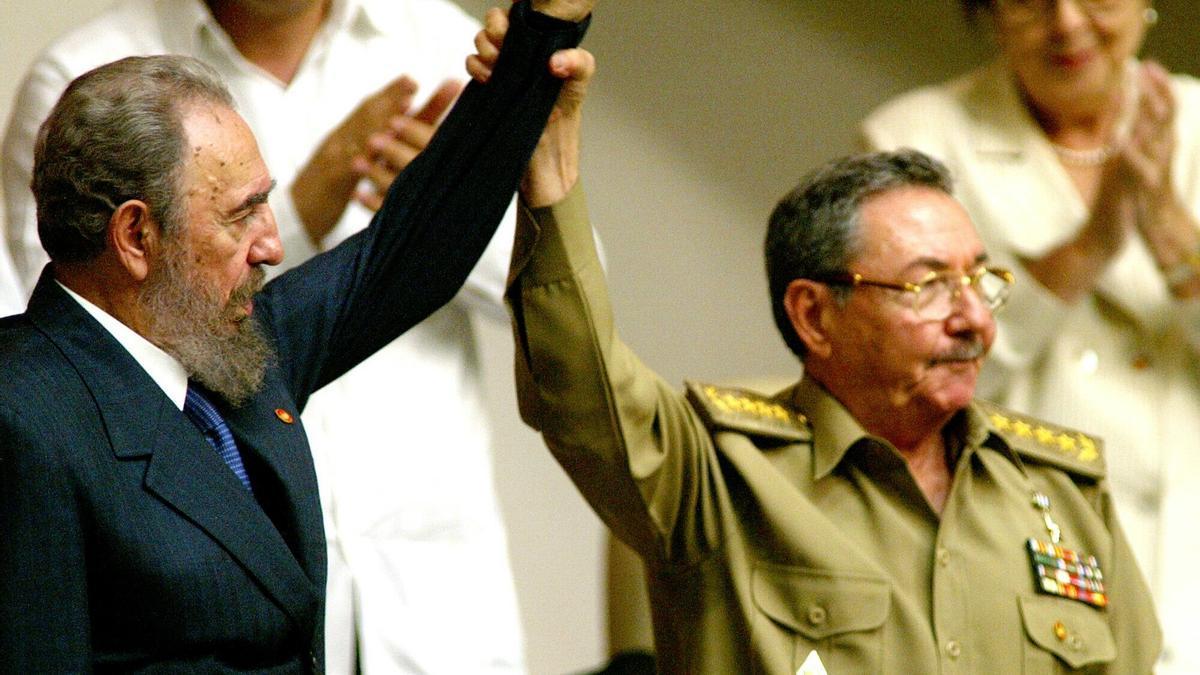 Fidel Castro y Raúl Castro.