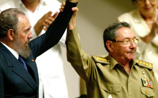 Fidel Castro y Raúl Castro.