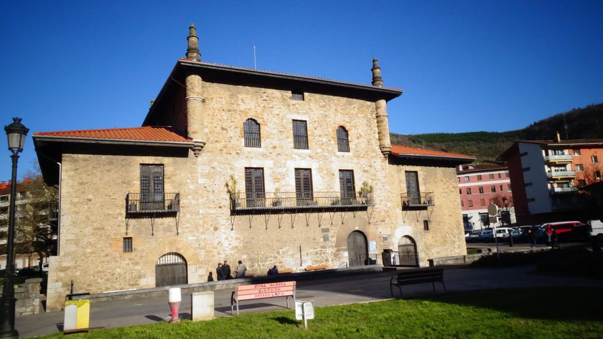 La casa Enparan, en Azpeitia, ahora es biblioteca.
