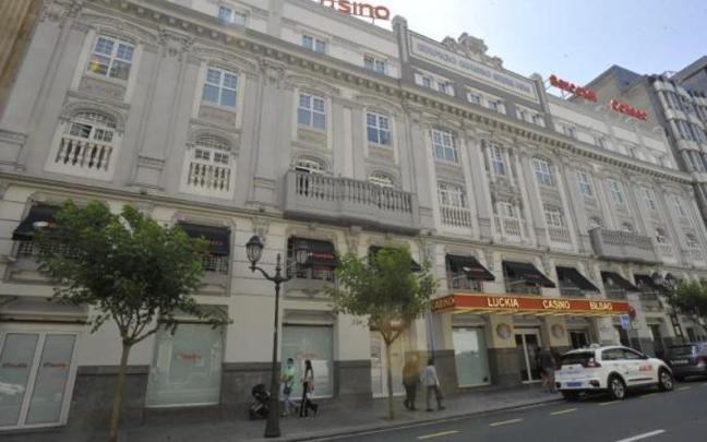 El casino bilbaino se encuentra actualmente en Alameda Urkijo y se trasladará al local que ha dejado vacío Forum Sport en la plaza Campuzano El casino bilbaino se encuentra actualmente en Alameda Urkijo y se trasladará al local que ha dejado vacío Forum Sport en la plaza Campuzano