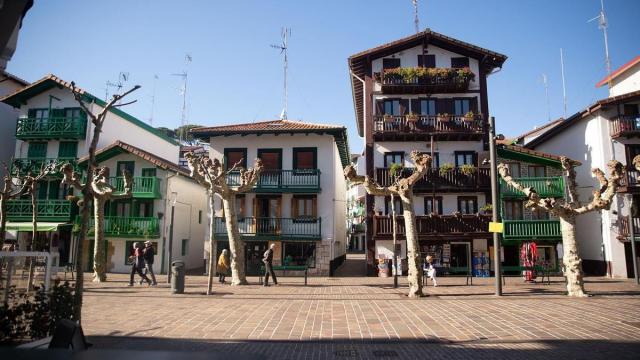 Foto de la calle San Pedro de Hondarribia, donde tendrán lugar algunas de las actividades de hoy.