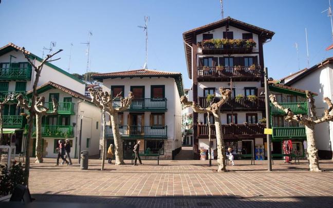 Foto de la calle San Pedro de Hondarribia, donde tendrán lugar algunas de las actividades de hoy.