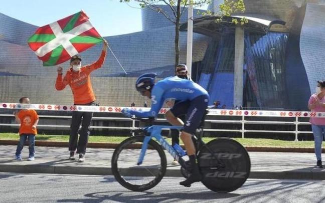 Imagen de la crono individual de la Itzulia disputada en Bilbao en 2021.