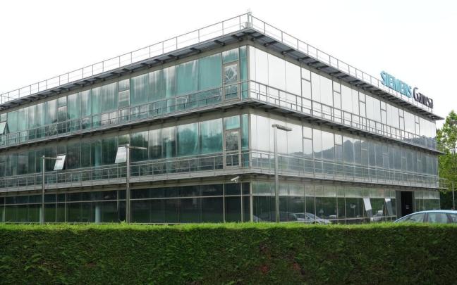 Fachada del edificio Siemens Gamesa / EP Fachada del edificio Siemens Gamesa