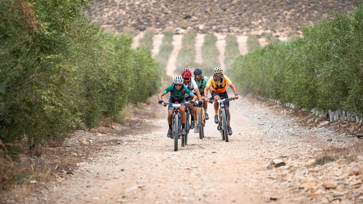 La Titan Desert es una exigente prueba deportiva de mountain bike en la que hay que recorrer 350 kilómetros en cuatro jornadas