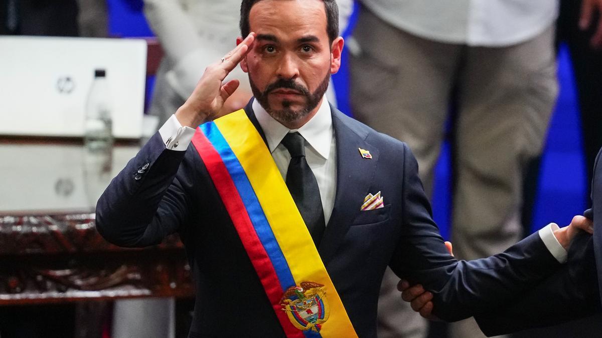 De la Espriella, durante su investidura como presidente de Colombia.
