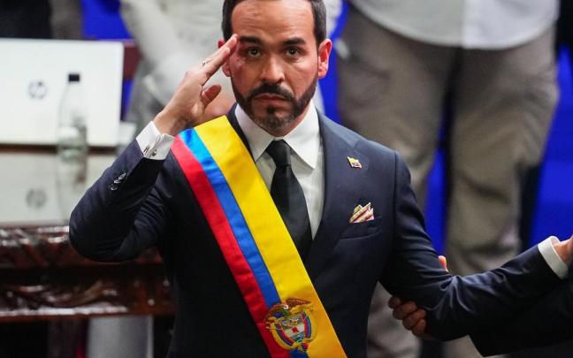 De la Espriella, durante su investidura como presidente de Colombia.