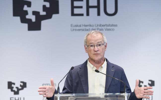 El rector de Euskal Herriko Unibertsitatea (EHU), Joxerramon Bengoetxea.