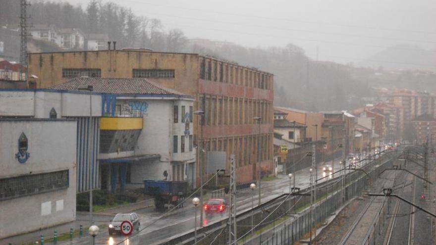 La entrada a Urretxu, antes de que se derribaran los pabellones de Irimo y Sarralde.