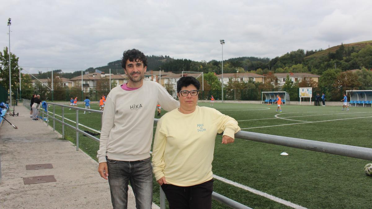 El alcalde, Garikoitz Iturbe, y la presidenta de la UDA Agurtzane Elkoro.