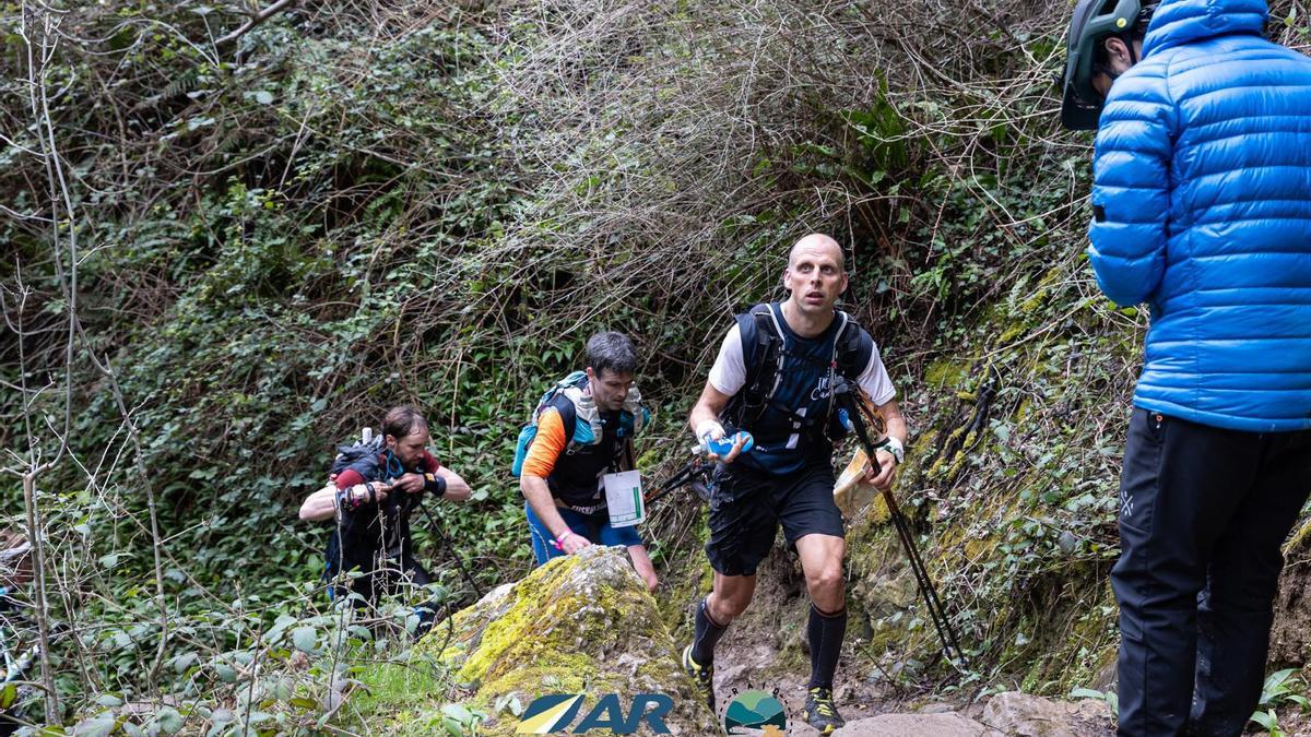 Las pruebas de raid exigen un gran despliegue físico a los participantes, que deben completar la prueba siempre juntos